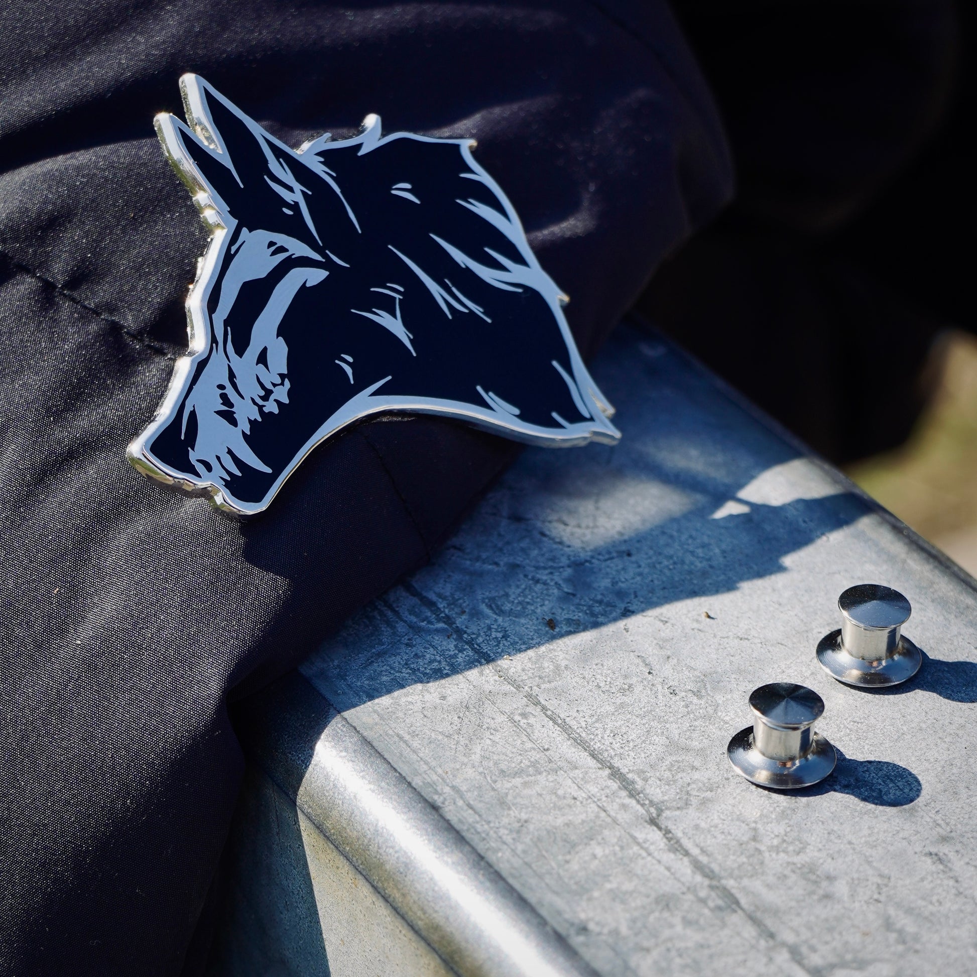 Wolf Skull Silver plating hard enamel pin.