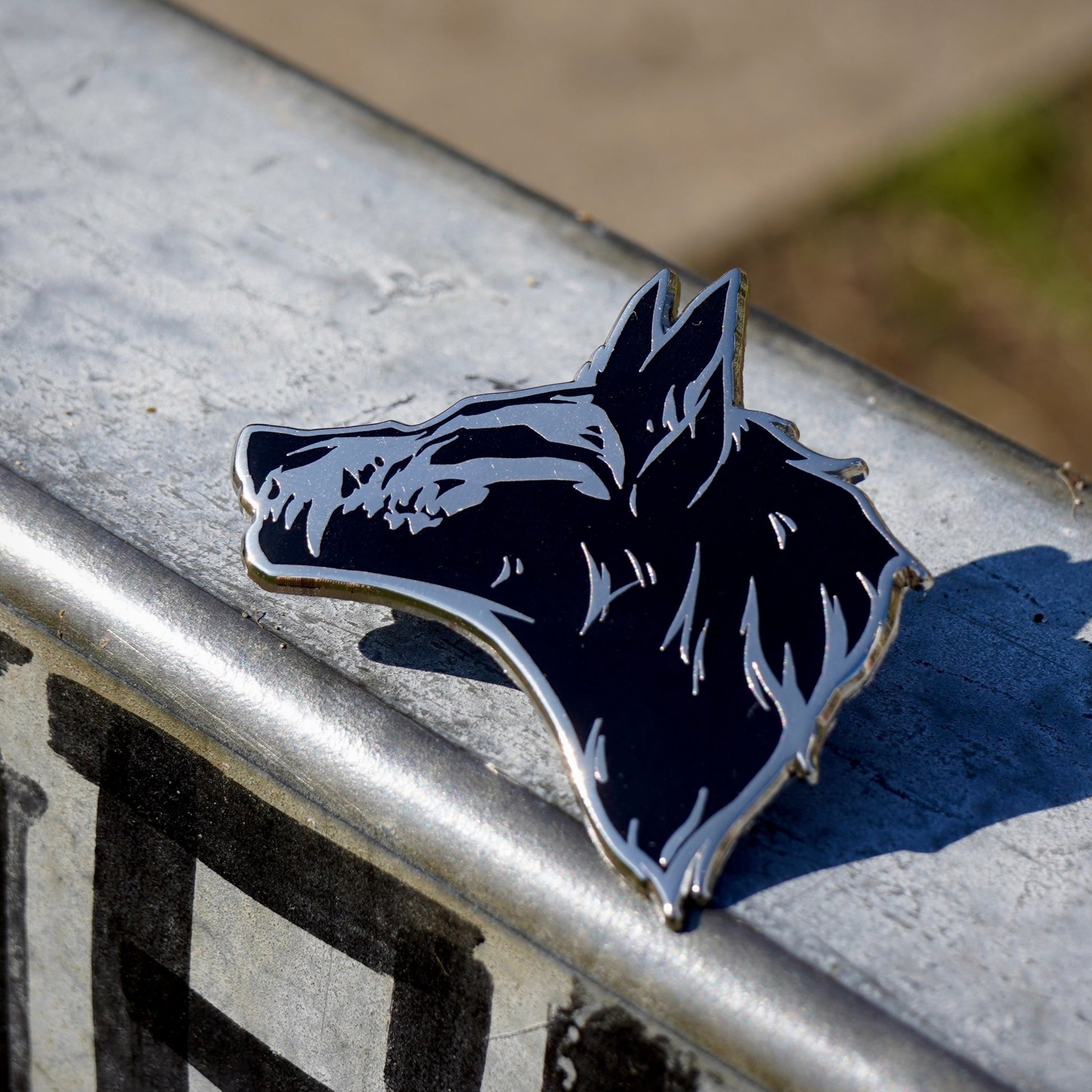 Wolf Skull Silver plating hard enamel pin.
